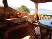 Half villa 200m from the beach with sea view.