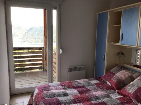 T2 Cabin 35 m² 4 to 6 People Very Pleasant, Incredible View of the Lake, Classified  .