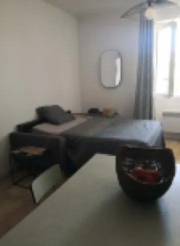 Quiet town center, sea view, private parking, 250 m from the beach