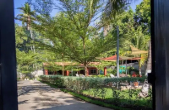 3BR Beach House - Walk to Sandy Beach in Surf City