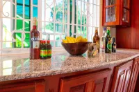 Private Villa! 3BD-3BA! Pool -AC Hotels in Sandy Bay