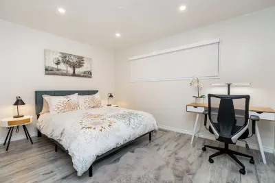 Modern 3-bedroom Rancher with AC and WiFi in Chilliwack Hotel dekat Cottonwood 4 Cinemas