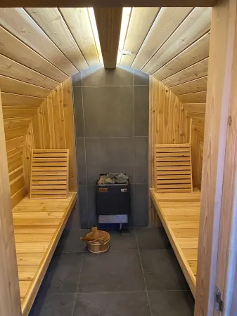 Scandinavian-Inspired Spa Retreat- Downtown Regina Отели рядом с достопримечательностью «Университет Реджайна»