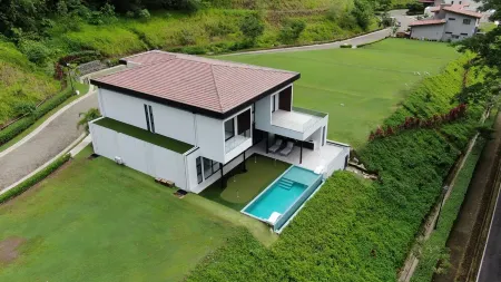 Luxury private home in Fairway Estates within Los Suenos Resort! Отели рядом с достопримечательностью «Punta Leona»