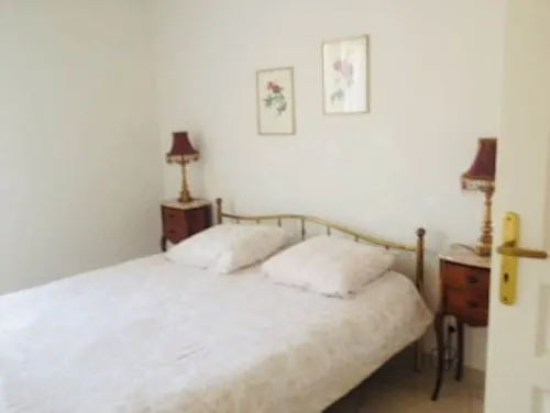 Well-kept apartment with garden, sea view, in a closed, quiet area. Domain, pools, tennis. Hotels in Roquebrune-sur Argens