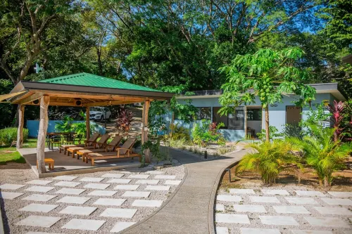 Big Views, Pool, Extremely Private 4-Bdrm Home