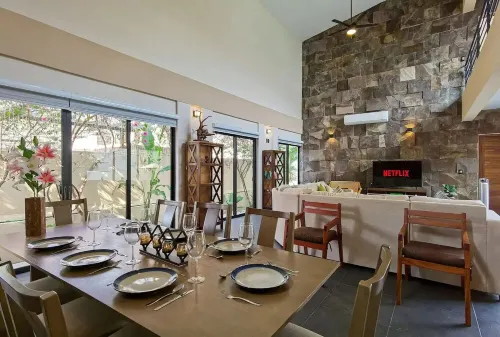 Charming 4-bedroom house with AC and WiFi in delightful La Crucecita Huatulco