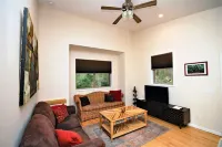 Shady Grove Cottage -Natural Setting In Town Hotels in Weaverville