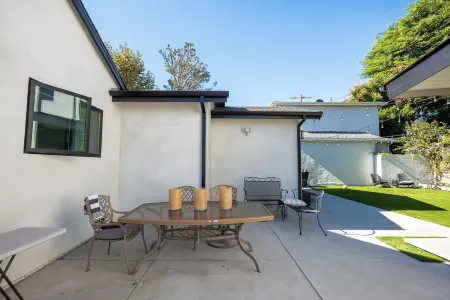 Sherman Oaks Cozy Guest House