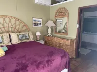 Coconuts: Indoor/Outdoor Living, Spa, Heated Pool & Privacy!