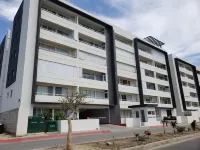 Beautifully updated apartment-like condo with roof top pool!  (24/7 security) Hotels in 