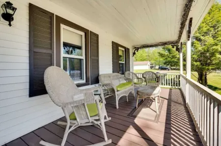 Pittsburg Vacation Rental ~ 1 Mi to Lake Francis! Отели в г. Питтсбург