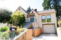 Dunsmuir Adventure House ~ Spacious family getaway