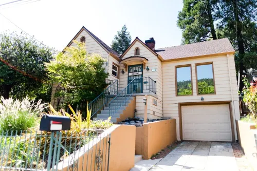 Dunsmuir Adventure House ~ Spacious family getaway Hotels in Dunsmuir