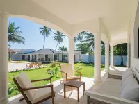 Stunning 11BR Beachfront Villa with Private Pickleball Court Hotel a Las Canas