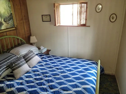 Cheerful 2 Bedroom Cottage with Hot Tub near Lake Hotels in West Shenango Township