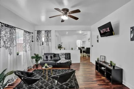 Allentown paradise near ppl center -1 paid parking per booking