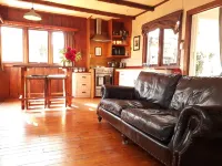 Welcome Home Cottage, Manapouri, Fiordland