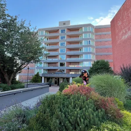 Spectacular Waterfront Executive Suite!