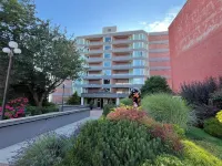 Spectacular Waterfront Executive Suite!