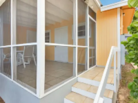 Ixora West - Views over Elizabeth harbor, beach access across the road. Hotels in George Town