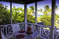 CONCH SHELL COTTAGE at white sand beach. Hotels in Newcastle