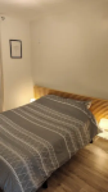 Superb renovated air-conditioned apartment with private parking space 格埃酒店