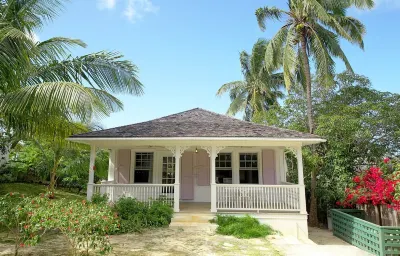 Historic 2BR 2BA Island Cottage on Private Estate فنادق في 