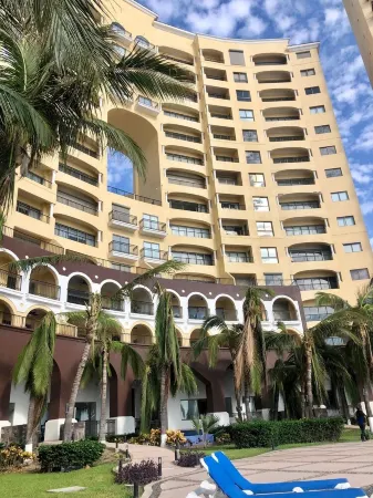 BEACHFRONT 2 BEDROOM CONDO IN LAS GAVIAS RESORT - Sleeps 6 Отели рядом с достопримечательностью «Playas de Mazatlan»