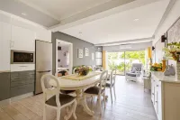 Monte S José House (3 suites. Large private garden and pool) in quiet location