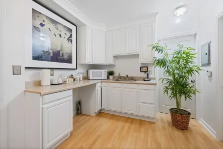 Sleeps 10, 5 bedrooms and 5 bathrooms in Sunny San Francisco. Close to BART Отели рядом с достопримечательностью «Дэвидсон, Маунт»