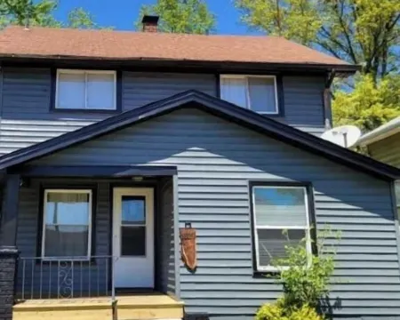 Fireside Retreat, Place To Stay in Warren Ohio, Sleeps 8 Hotels in Warren