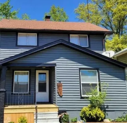 Fireside Retreat, Place To Stay in Warren Ohio, Sleeps 8 Hotels in Warren