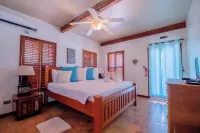 Coco Caye Villa, Private 2 bedroom Beachfront Villa, Balcony,Pool- Gold Standard - Homestays
