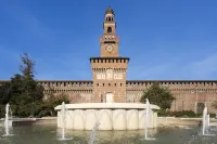 Spacious room in elegant period building with private bathroom close to the center Hotel a Porta Venezia