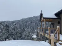 Peaceful Cabin with Beautiful Mountain Views
