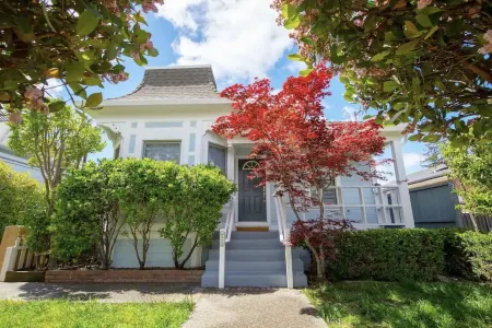 Grand House 5B3B SJSU Отели рядом с достопримечательностью «Хэппи Холлоу парк и зоопарк»