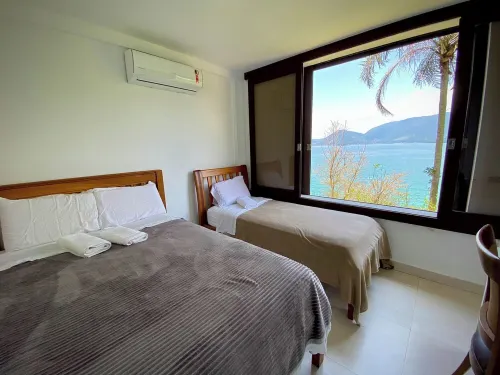 Biscay- Beautiful House Facing the sea in a gated community with beach.