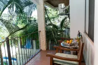 Spacious Condo with pool, 7min walk to the beach & town, Center of Tamarindo, CR