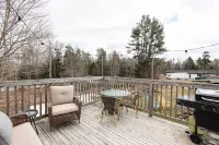 Artistic Getaway Near Halifax | King Bed, Spacious Deck & Fire Pit