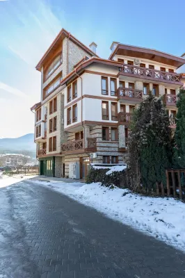 Bright One Bedroom Flat next to Gondola Ski Lift Hotel a