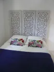 Charming house located on the shore of Lake Maubuisson, close to the ocean.
