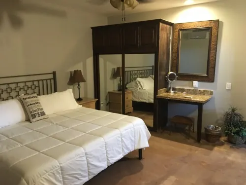 Beautiful new  2 Bedroom,  2 1/2Bath Lower Unit Hotel a Bahia la Choya