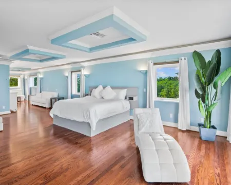 Ultimate Outdoor Living, in the Heart of Exuma, High above it All Hotels in George Town