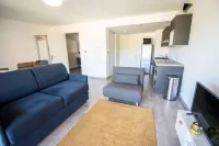 New studio with garden, in residence with swimming pool