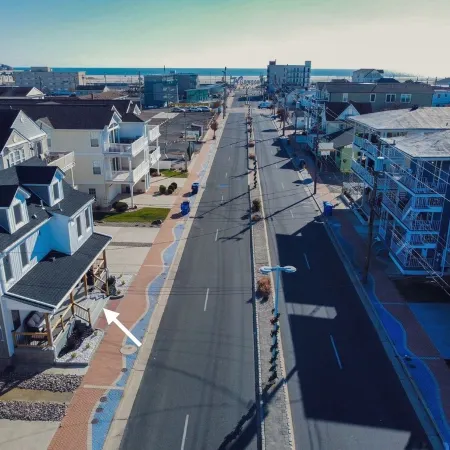 Elegant 3BR/2BA - short walk to the Beach