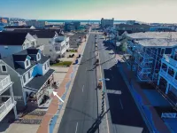 Elegant 3BR/2BA - short walk to the Beach