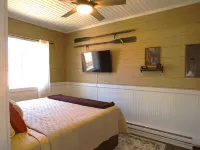 Stay & Play On Beautiful Mystery Lake. Boat, Fish, Kayak, Campfires! Hotels in Scott