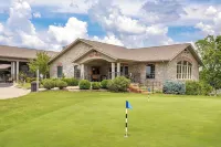 Book Your Cozy Blue Fall Escape with Pools, Golf Discount & Breakfast Today!