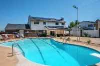 30 Min to OU!  Spacious 5 Bedroom Home with Private Pool and Hot Tub - プライペートプール
